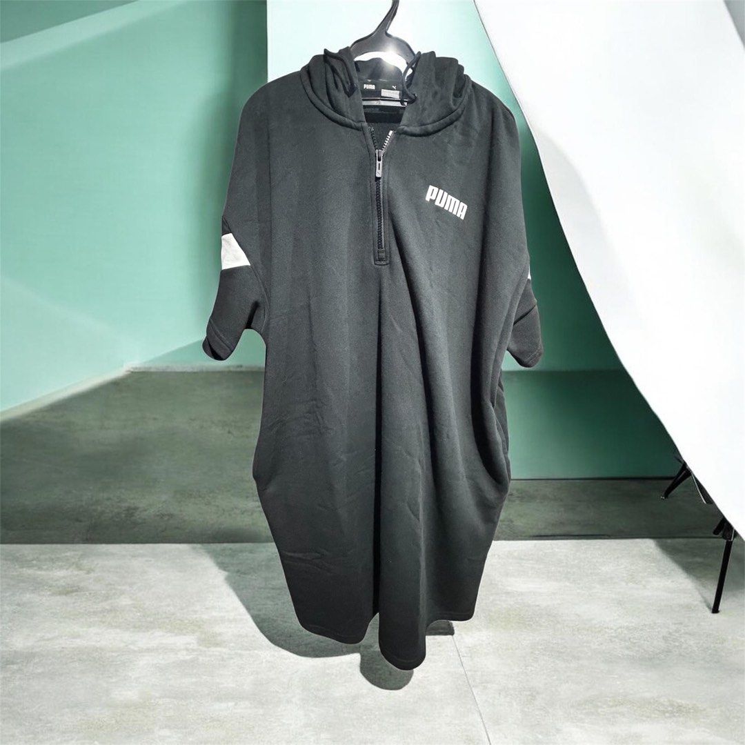 Puma Hoodie Dress (Category: Dresses) located in Santiago. Submitted by tinytr3ndsetters (Listing ID 1468696013, Image 1). Description: Like new No issue Super black With side pockets Below the knee.