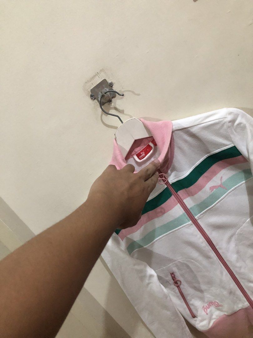Puma Jacket (Category: Coats, Jackets and Outerwear) located in Oas. Submitted by alithrifthunter (Listing ID 1468591909, Image 3). Description: .