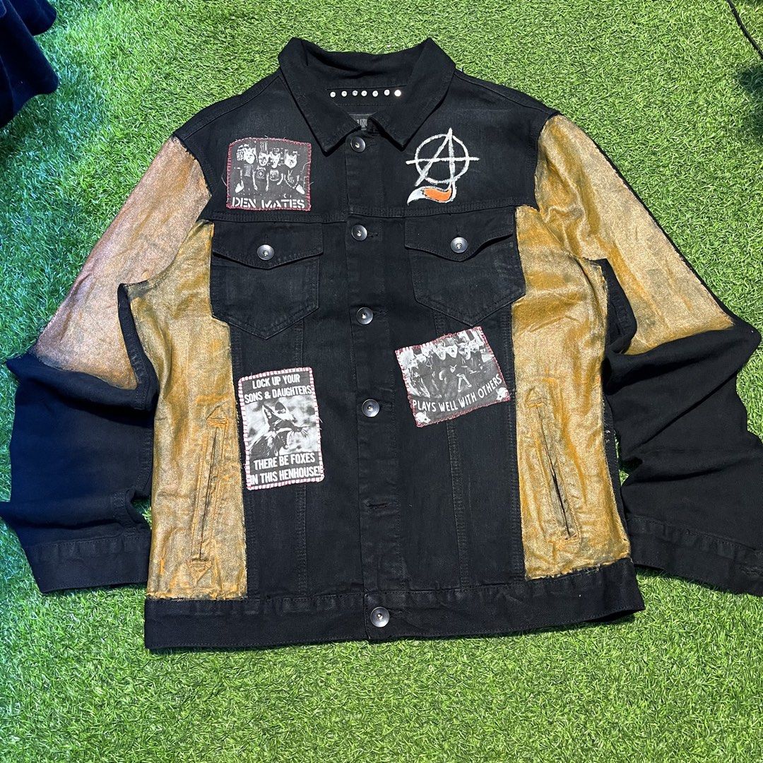 PUNKS MAONG POLO BOTTON S DOWN (Category: Coats, Jackets and Outerwear) located in Binangonan. Submitted by nhogsmapula-24860 (Listing ID 1468581891, Image 1). Description: punk maong long sleeve polo jacket.