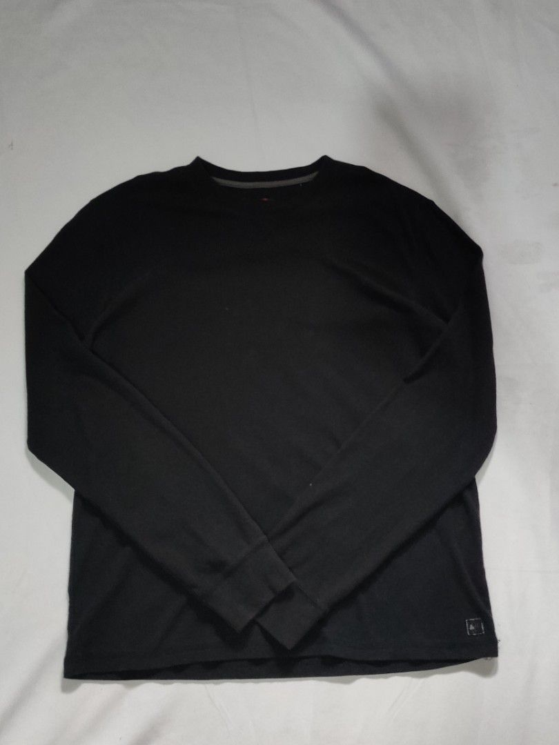 Quicksilver Thermal Long sleeve (Category: Coats, Jackets and Outerwear) located in Taguig. Submitted by joshferarro_ (Listing ID 1468513668, Image 1). Description: Medium to Large.