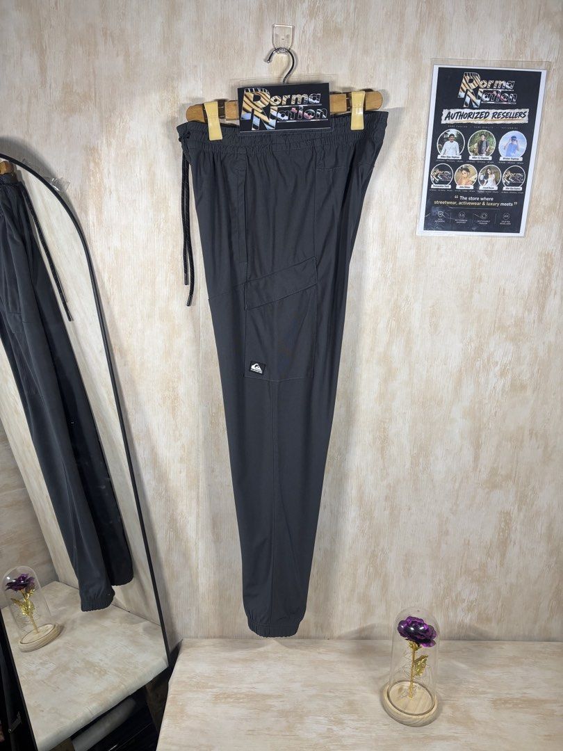 QUIKSILVER QUIKDRY CARGO PANTS (Category: Trousers) located in Cabuyao City. Submitted by pormanation-thrift-store (Listing ID 1468599442, Image 3). Description: QUIKSILVER QUIKDRY CARGO PANTS Condition: LIKE NEW Color rate: 10/10 (PWEDE SA MASELAN) Size: MEDIUM Dimes: 30-34”Wx39”L Issue: NONE‼️ Price: 1500.