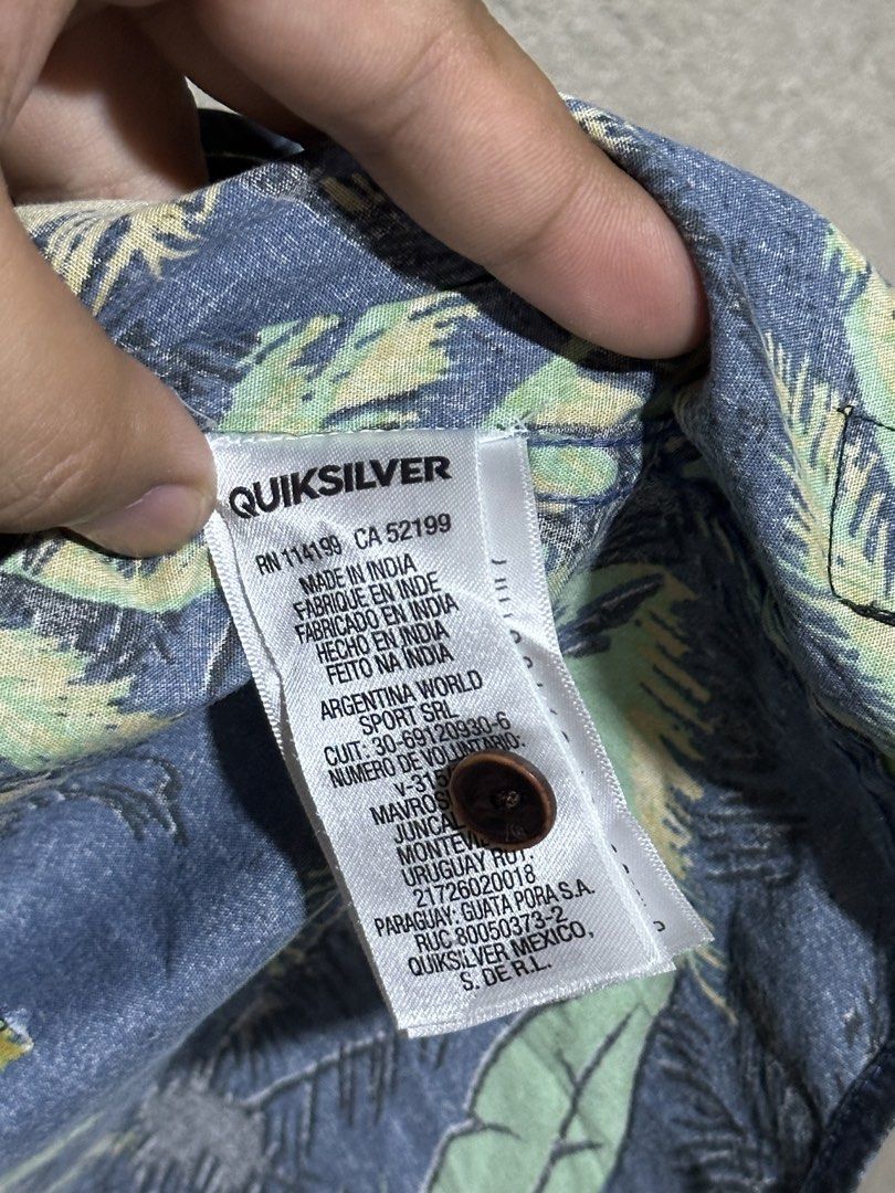 Quiksilver short-sleeve tropical button-down collared shirt (Category: Tshirts & Polo Shirts ) located in Ozamiz City. Submitted by quick_done_deals (Listing ID 1468575506, Image 3). Description: 🛒 ** Quiksilver short-sleeve tropical button-down collared shirt 🏝️ ** 💯 Excellent Condition 📐 Dimes: L31xW22 🔍 Issue: None 🎨 Color Rate: 9.5 / 10.