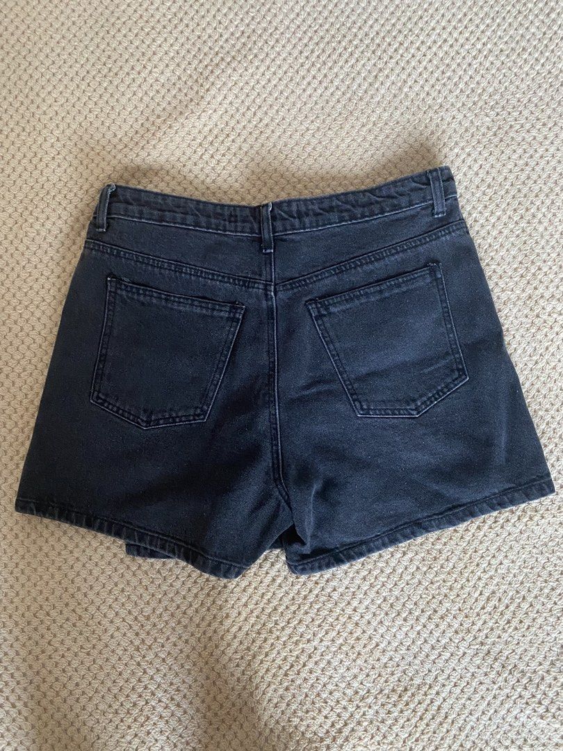 Raleigh Denim Black Wrap Skort Size 32 (Category: Shorts) located in Rizal. Submitted by Shortlisted (Listing ID 1468509585, Image 2). Description: - Brand: Raleigh Denim - Size: 32 (Waist measures approx. 15.5 inches flat) - Details: Classic dark wash, contrast topstitching, button & zip closure, back pockets.