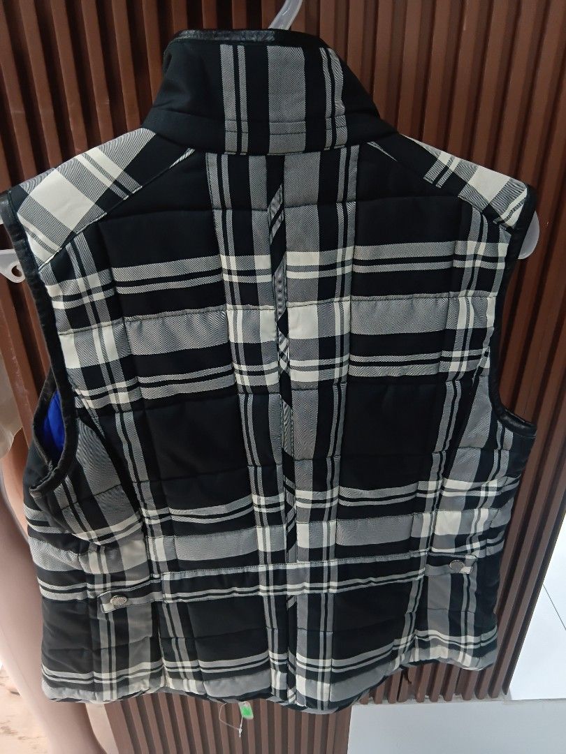 Ralph Lauren (Category: Coats, Jackets and Outerwear) located in Subic. Submitted by AnythingBrandedby_May (Listing ID 1468541042, Image 2). Description: 19X24 Ralph Lauren.