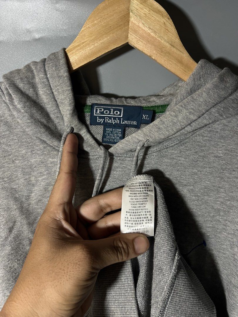 RALPH LAUREN VINTAGE 2000s (Category: Hoodies) located in Panabo. Submitted by lloydskiee_ni_bai (Listing ID 1468601390, Image 2). Description: AUTHENTIC Excellent condition No issues 23x28 Goods lahat.