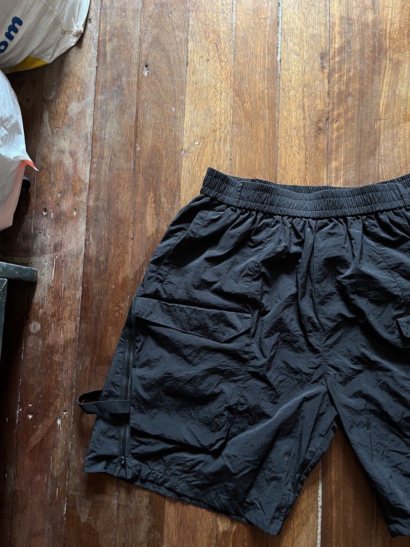 Random Utility Shorts (Category: Shorts) located in Los Banos. Submitted by lootmeup (Listing ID 1468635757, Image 3). Description: Random Utility Shorts Big pockets front and back, solid na solid ito nylon fabric Size: Width: 32 to 40 Length: 21 Leg opening: 14 Leg hole: 13 Mine P600.