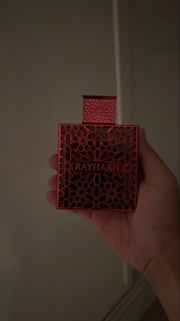 Rayhaan Crimson (Category: Fragrance & Deodorants) located in Agoncillo. Submitted by toughfee (Listing ID 1468674493, Image 3). Description: FOR SALE! WITH BOX Blind bought this and too strong for me. Not the type of scent I usually go for. Around 90% juice level Selling for only 999 📍Batangas SF c/o buyer.