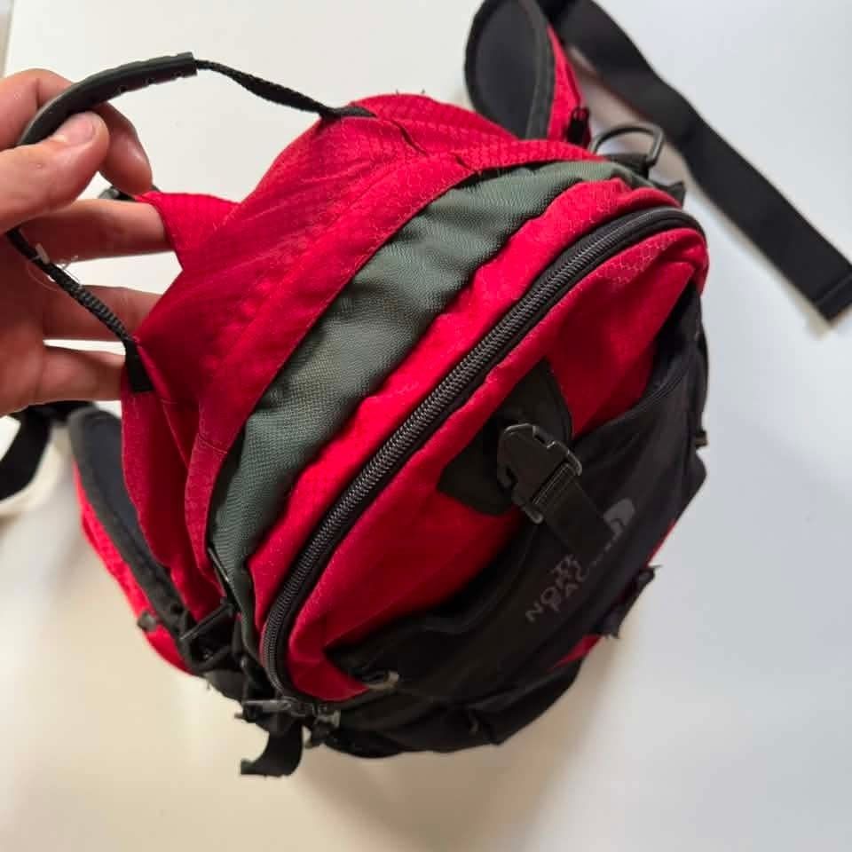 red and black beltbag (Category: Belt bags, Clutches and Pouches) located in Manila. Submitted by mamapards17 (Listing ID 1468590513, Image 2). Description: .