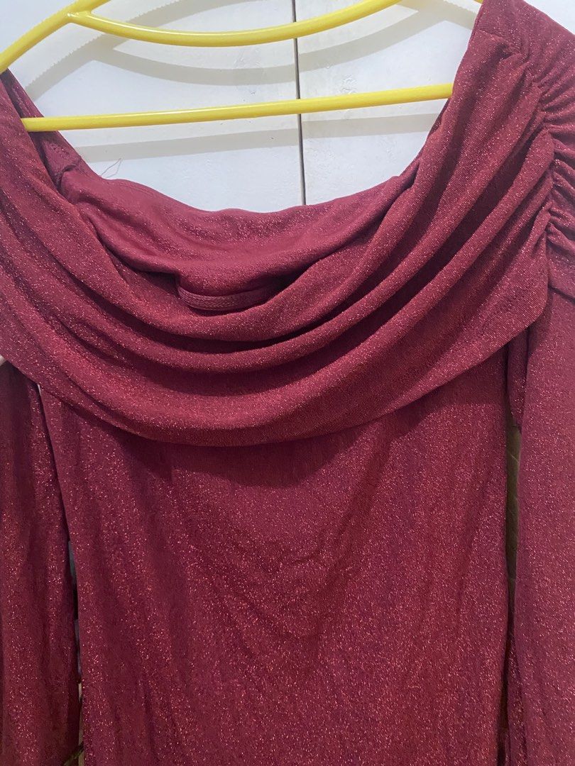Red dress (Category: Dresses) located in Pasig City. Submitted by avery4444 (Listing ID 1468705797, Image 2). Description: Never nagamit, nastock lang sa closet.