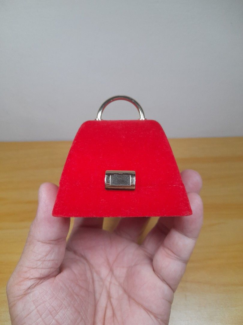 RED VELVET HANDBAG SHAPED RING HOLDER (Category: Accessory Holder, Box & Organizers) located in Bulacan. Submitted by nansantiago (Listing ID 1468684871, Image 1). Description: RED VELVET HANDBAG SHAPED RING HOLDER 🏷️ ₱120‼️ 📍 Location: Plaridel, Bulacan 💸 Mode of Payments: Gcash / BPI 📦 Pick-up / Ship 🚚 Couriers : Flash Express / SPX / Lalamove.