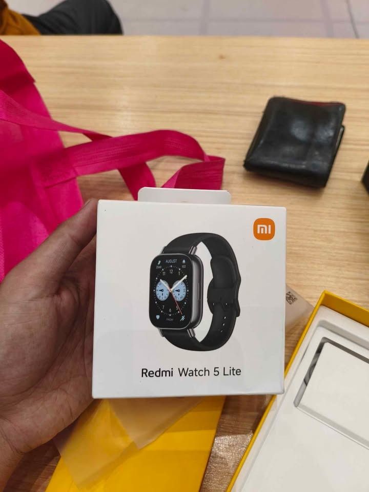 Redmi watch 5 lite (Category: Wearables & Smart Watches) located in Caloocan City. Submitted by fastrabbit.056be3 (Listing ID 1468617667, Image 1). Description: .