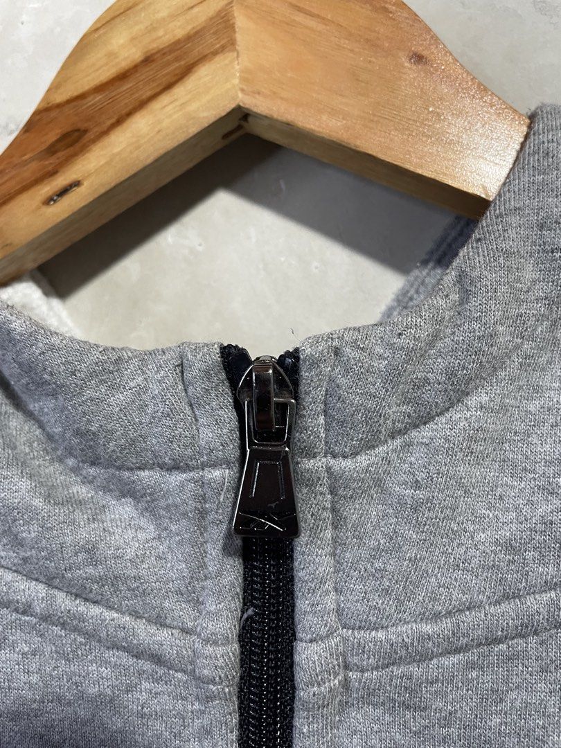 Reebok Grey Zip-Up Hoodie Jacket (Category: Coats, Jackets and Outerwear) located in Zamboanga. Submitted by guthens (Listing ID 1468539875, Image 3). Description: Condition- excellent Issue- none Color rate- 9.7/10 L-27 W-23 Large best fit.