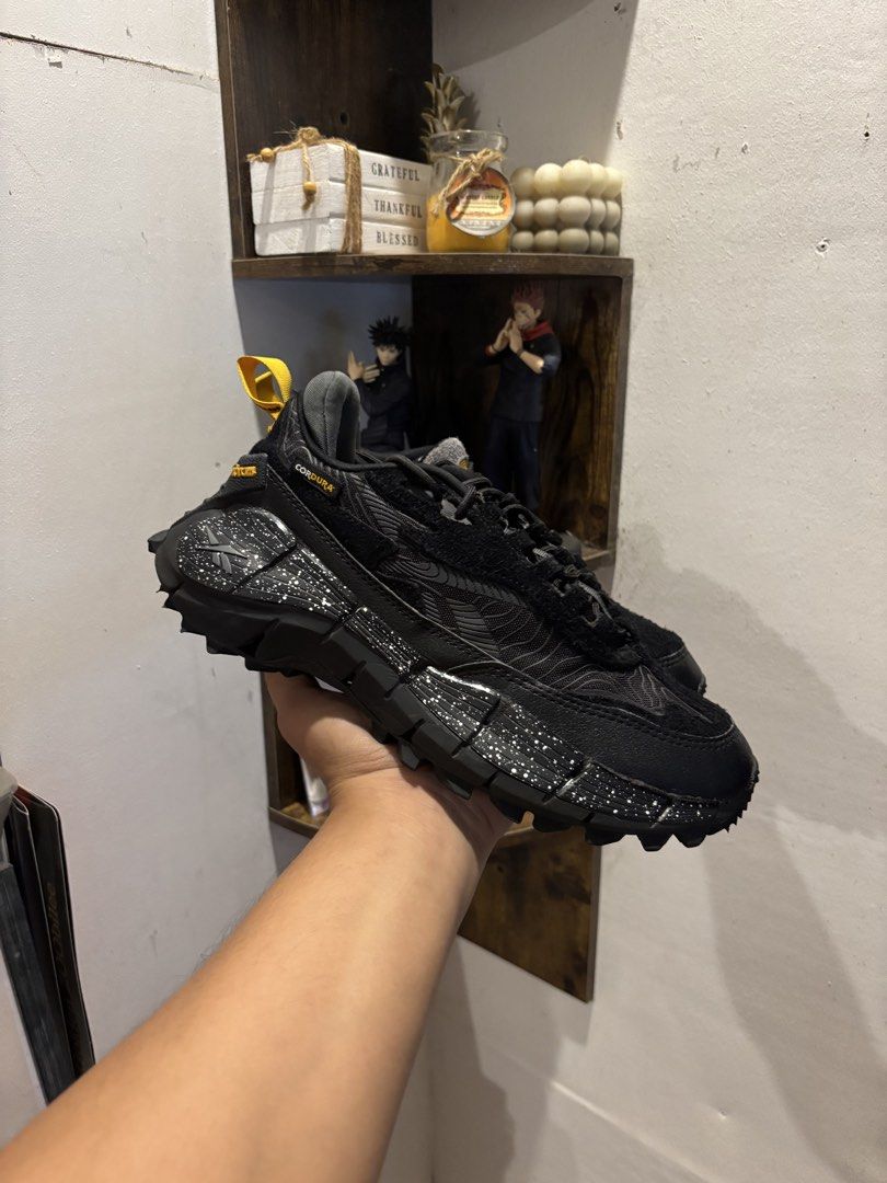 Reebok Zig Kinetica 2.5 Edge (Category: Sneakers) located in Valencia. Submitted by bukidthrift (Listing ID 1468502069, Image 1). Description: SIZE WOMENS 6 US | 5 UK | 37.5 EUR | 24 CM EXCELLENT CONDITION NOTE: THRIFTED PAIR ONLY. PLEASE MANAGE YOUR EXPECTATIONS. PAYMENT FIRST ✅ NO COD/COP ❌ MOP - GOTYME BANK/GCASH 💳 BUKIDNON MINDANAO LOC 📍.