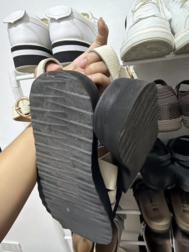 Renegade Folk (Category: Sandals) located in Rizal. Submitted by rashamd (Listing ID 1468641718, Image 2). Description: EU 39 📌OG.
