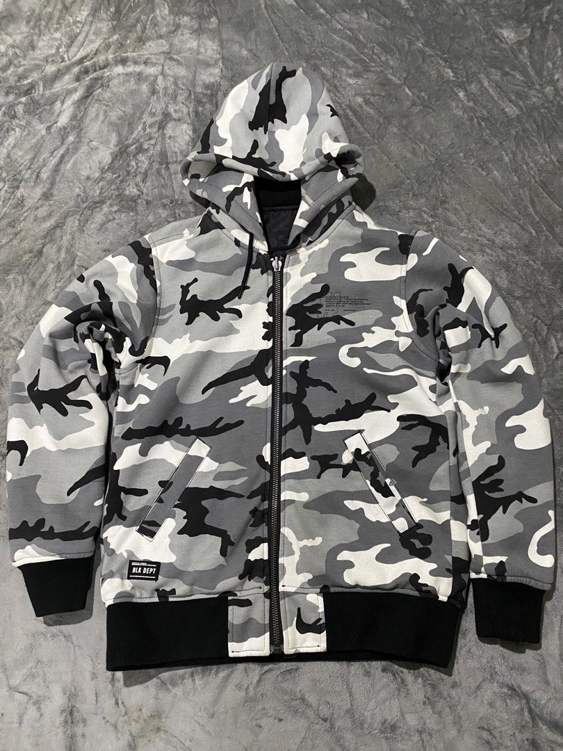 Reversable Camo bomber jacket (Category: Coats, Jackets and Outerwear) located in Iloilo. Submitted by s4int_1ceman (Listing ID 1468632810, Image 1). Description: Dimes: 22.5w 27l No issue.
