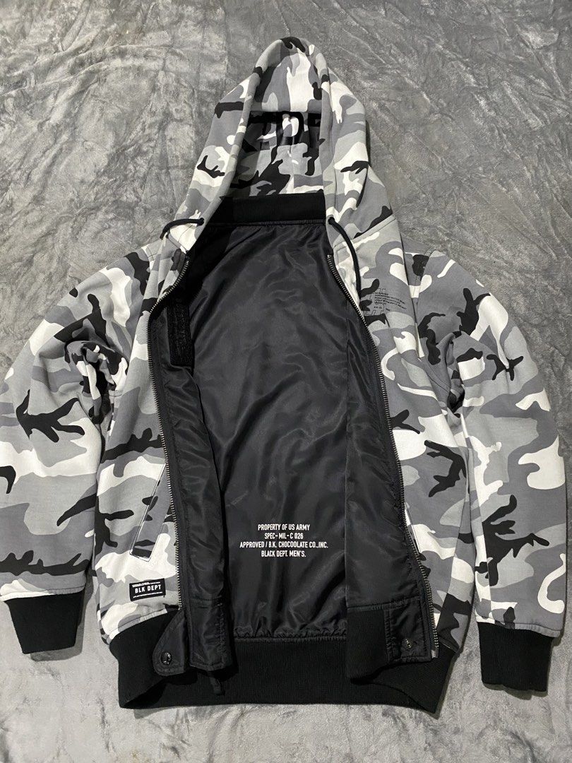 Reversable Camo bomber jacket (Category: Coats, Jackets and Outerwear) located in Iloilo. Submitted by s4int_1ceman (Listing ID 1468632810, Image 2). Description: Dimes: 22.5w 27l No issue.
