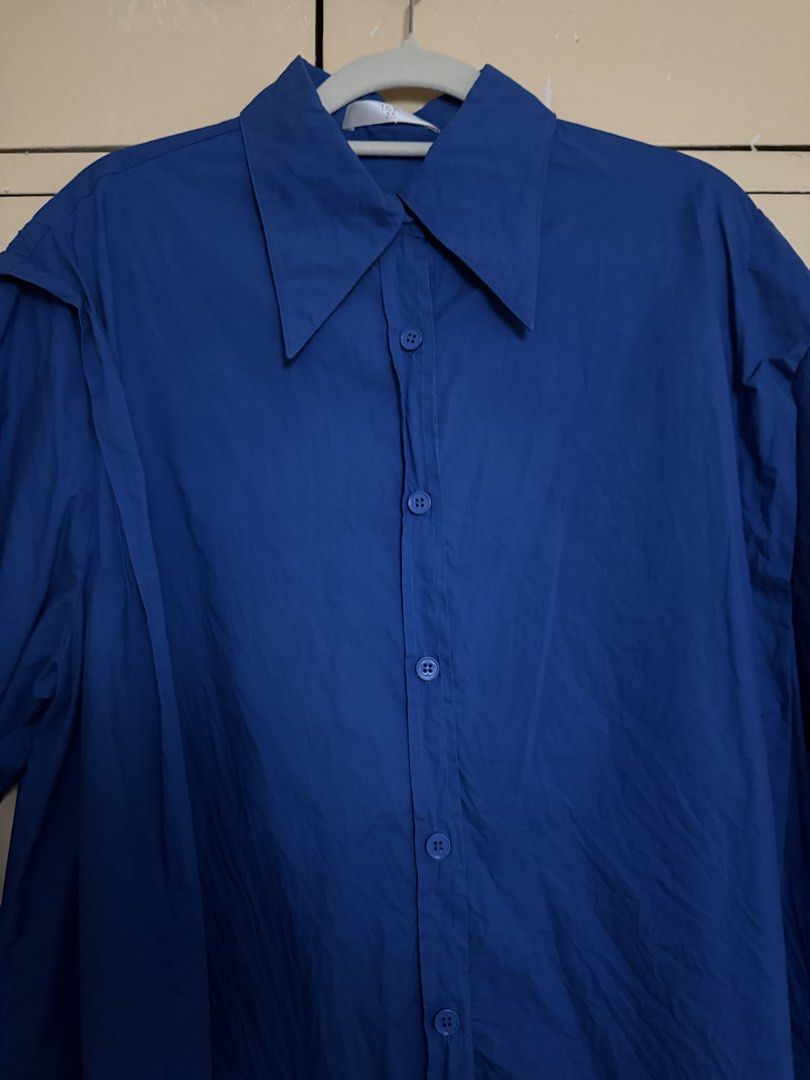 Rich blue longsleeves button down top (Category: Longsleeves) located in Quezon City. Submitted by sufjanxcx (Listing ID 1468686621, Image 2). Description: Negotiable Size S-L Very rich blue color Unique shape.