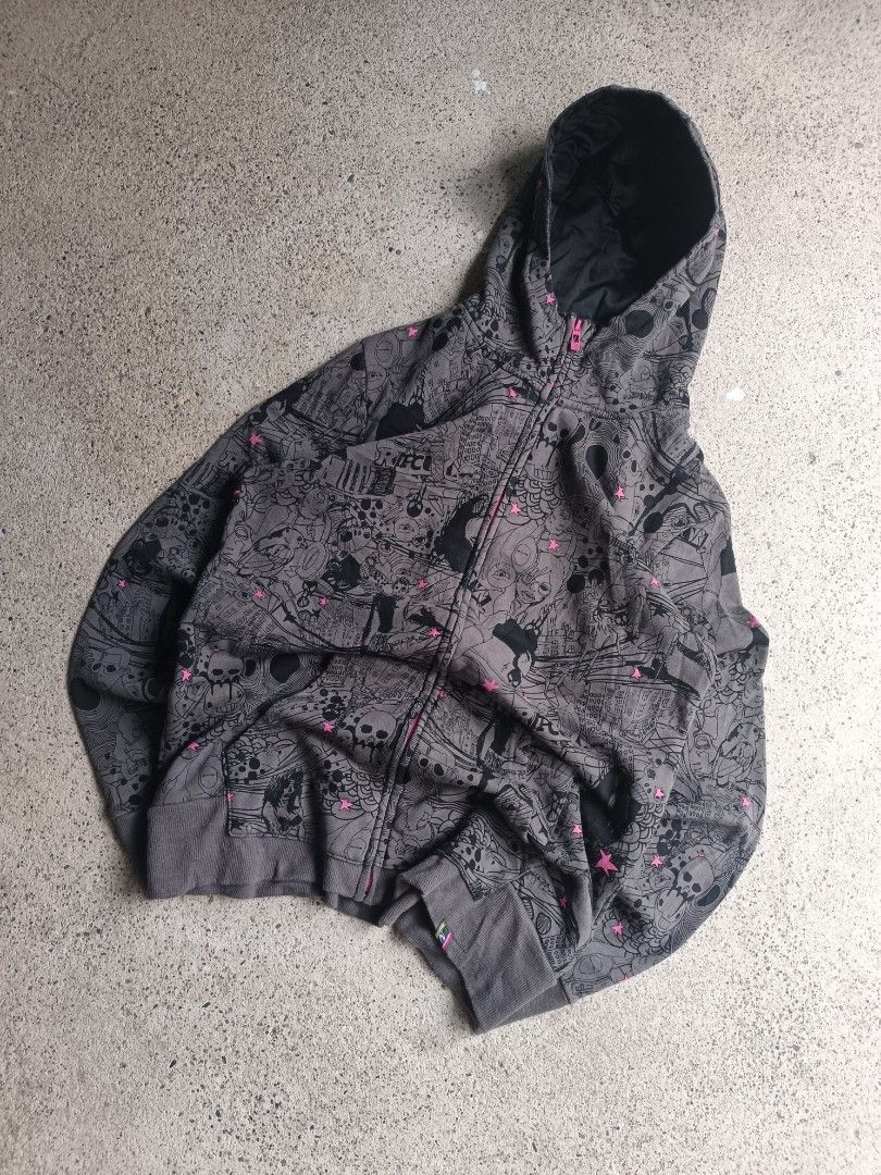 Rip Curl (Category: Hoodies) located in Cabanatuan. Submitted by j_thrift. (Listing ID 1468509001, Image 1). Description: W21.5 L27.7 No issue as new condition need wash lang.