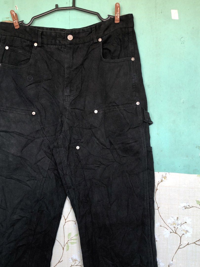 Riveted Carpenter jeans double knee (Category: Jeans) located in Bacolod City. Submitted by kristineparreno (Listing ID 1468521140, Image 2). Description: W-32-33 L-43.7 Hem-9.3 .