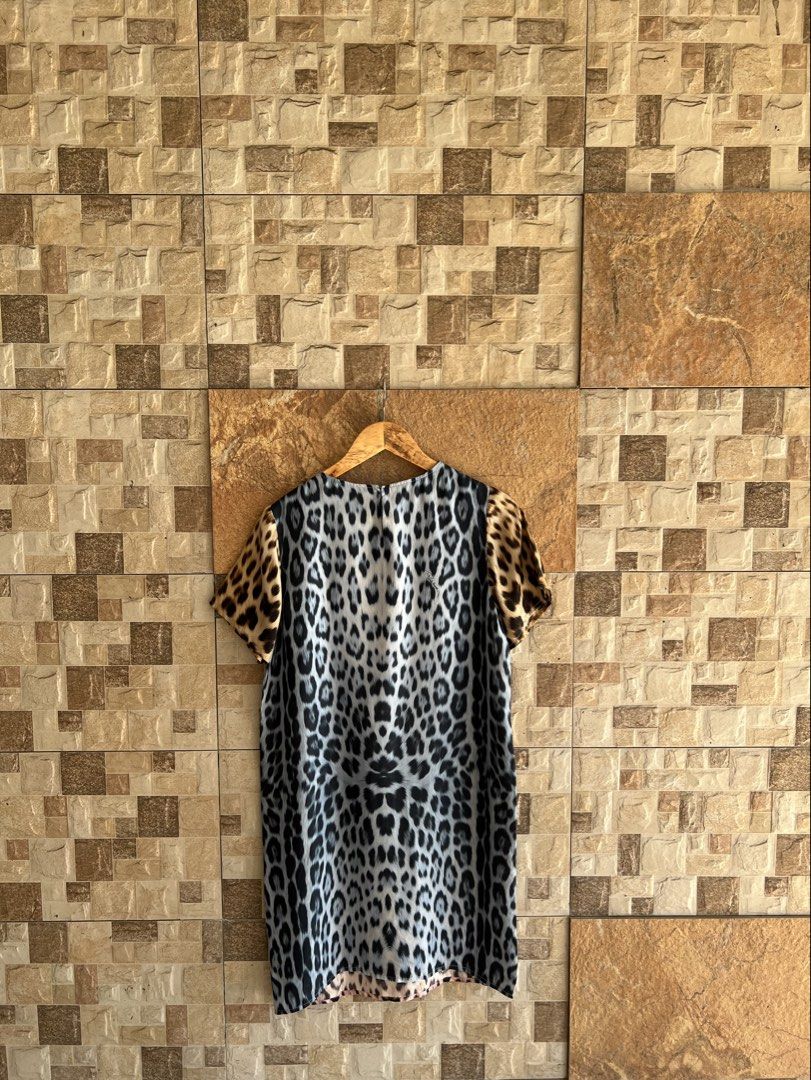 ROBERTO CAVALLI - ALL OVER PRINT LEOPARD DRESS (Category: Dresses) located in Bacolod City. Submitted by timelessbyjosh (Listing ID 1468546533, Image 2). Description: BEST FOR Y2K OUTFITS SIZE : 88 A ACTUAL COLOR : MULTI COLOR COLOR RATE : 10 OUT OF 10 CONDITION : NEAR NEW MATERIAL : 100 % SILK MADE IN : ITALY FLAWS : NONE DIMENSIONS LENGTH - 35 WIDTH ( ARMPIT TO ARMPIT )- 18 WAIST - 38 MEASUREMENT TAKEN WHILE LAYING FLAT. PLEASE COMPARE THE MEAS