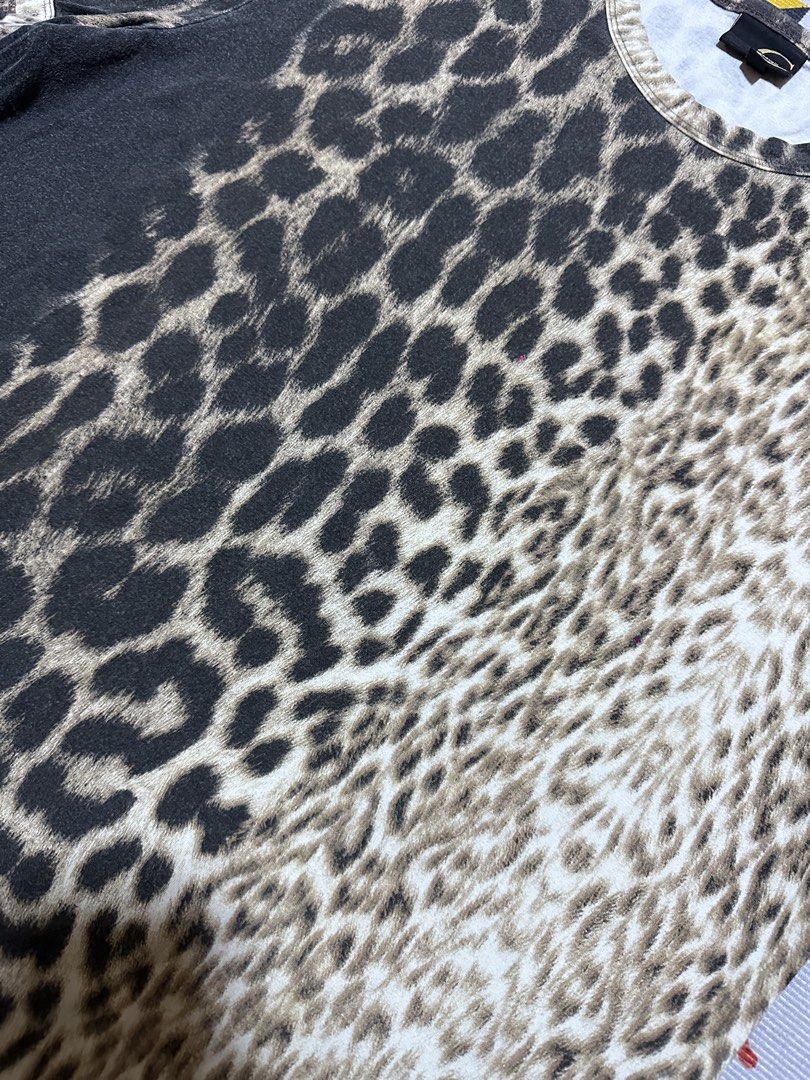 roberto cavalli leopard shirt (Category: Shirts) located in Baguio. Submitted by nieldan.2 (Listing ID 1468605264, Image 2). Description: excellent condition size 52 large womens.