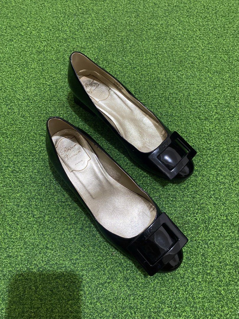 Roger Vivier block heel pumps (Category: Sneakers & Footwear) located in Manila. Submitted by victory_1816 (Listing ID 1468710425, Image 3). Description: Elegant black patent leather pumps featuring the iconic oversized rectangular buckle detail, a signature design associated with Roger Vivier’s Belle Vivier collection. The glossy finish and classic silhouette make these shoes a timeless addition to any wardrobe. Brand: Roger Vivier Color: Black 