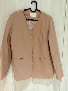 由 mmmore.clothing (刊登 ID 1468661509，圖片 1) 提交，位於 的 (類別：)，說明：。