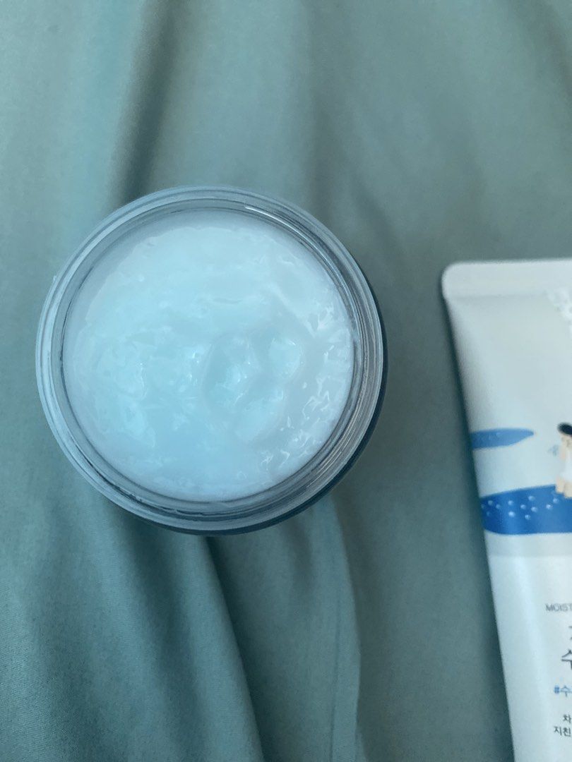 Round Lab Birch Juice Moisturizing Sunscreen and Cream Bundle (Category: Face Care) located in Quezon City. Submitted by ladybird01 (Listing ID 1468564439, Image 2). Description: - 1x Moisturizing Cream (never been used) - 2x Moisturizing Sunscreen (brand new, totally sealed with foil intact) - Selling separately or as a complete set 2x Sunscreen - 700 Moisturizer - 350 Bundle - 1,000 .
