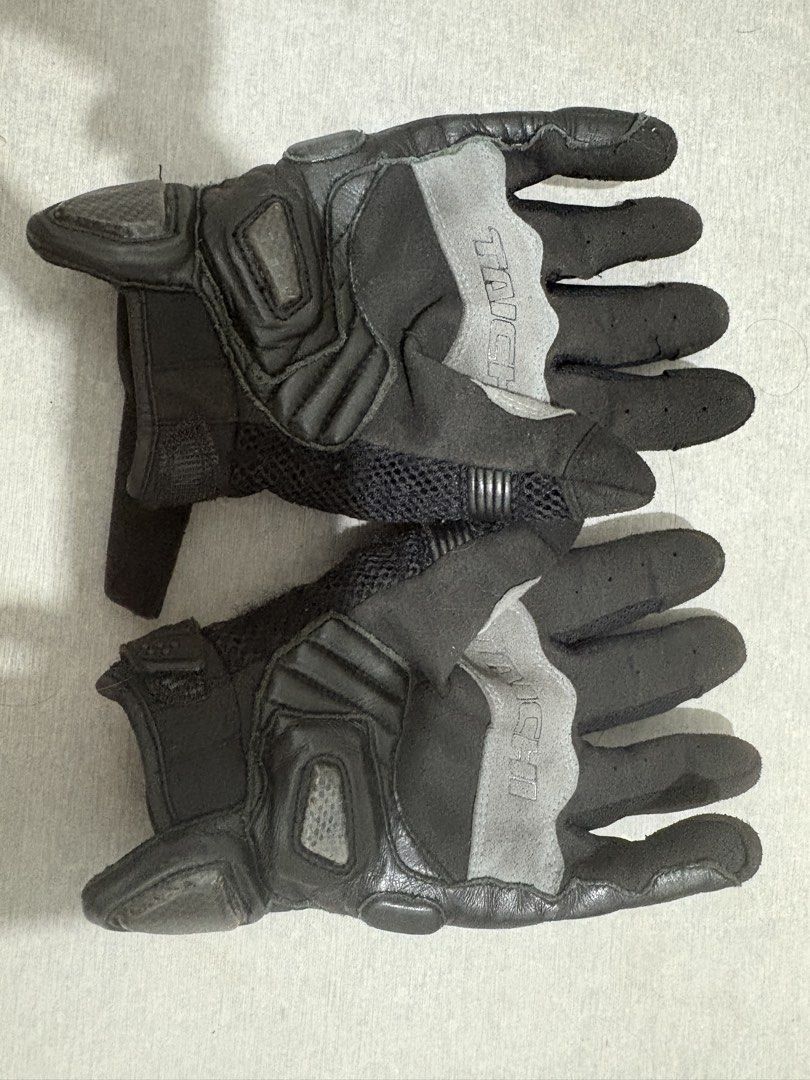 RS Taichi RST448 Armed Gloves (Category: Gloves) located in Taguig. Submitted by pat.dd (Listing ID 1468554127, Image 2). Description: Original Price at 3900 at Motoworld RFS : Decluttering Brand: RS Taichi - Color: Black - Protection: Carbon fiber knuckles & leather palm reinforcements - Comfort: Breathable mesh panels & secure hook-and-loop wrist closure - Condition: Used with visible wear on mesh, fingertips, and minor scuffs on leather - Func