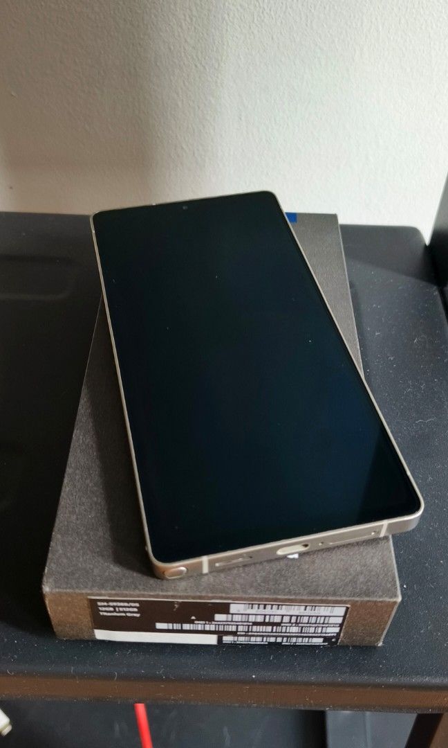 Rush Samsung S25 Ultra 512gb NTC Openline (Category: Samsung) located in Manila. Submitted by leahcim02 (Listing ID 1468519087, Image 2). Description: Sale or swap pass sa barat No amoled burn No dead pixel No lines No discoloration 99%smooth guaranteed no issue fingerprint ok face recog ok 120hz ok matagal malobat Package: unit case and box Meet up: Any Malls nearby LRT or MRT Stations / Antipolo.