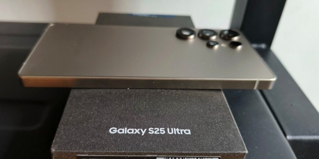 Rush Samsung S25 Ultra 512gb NTC Openline (Category: Samsung) located in Manila. Submitted by leahcim02 (Listing ID 1468519087, Image 3). Description: Sale or swap pass sa barat No amoled burn No dead pixel No lines No discoloration 99%smooth guaranteed no issue fingerprint ok face recog ok 120hz ok matagal malobat Package: unit case and box Meet up: Any Malls nearby LRT or MRT Stations / Antipolo.