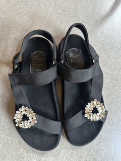 (Category: ) located in . Submitted by wear.next (Listing ID 1468537073, Image 1). Description: .