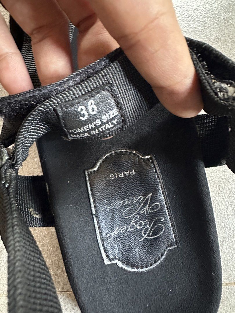 RV ‘Trekky Viv’ Sandals (Category: Flats & Sandals) located in Butuan. Submitted by wear.next (Listing ID 1468537073, Image 3). Description: Size 36 Missing 1 stone on each side (not obvious) No inclusions .