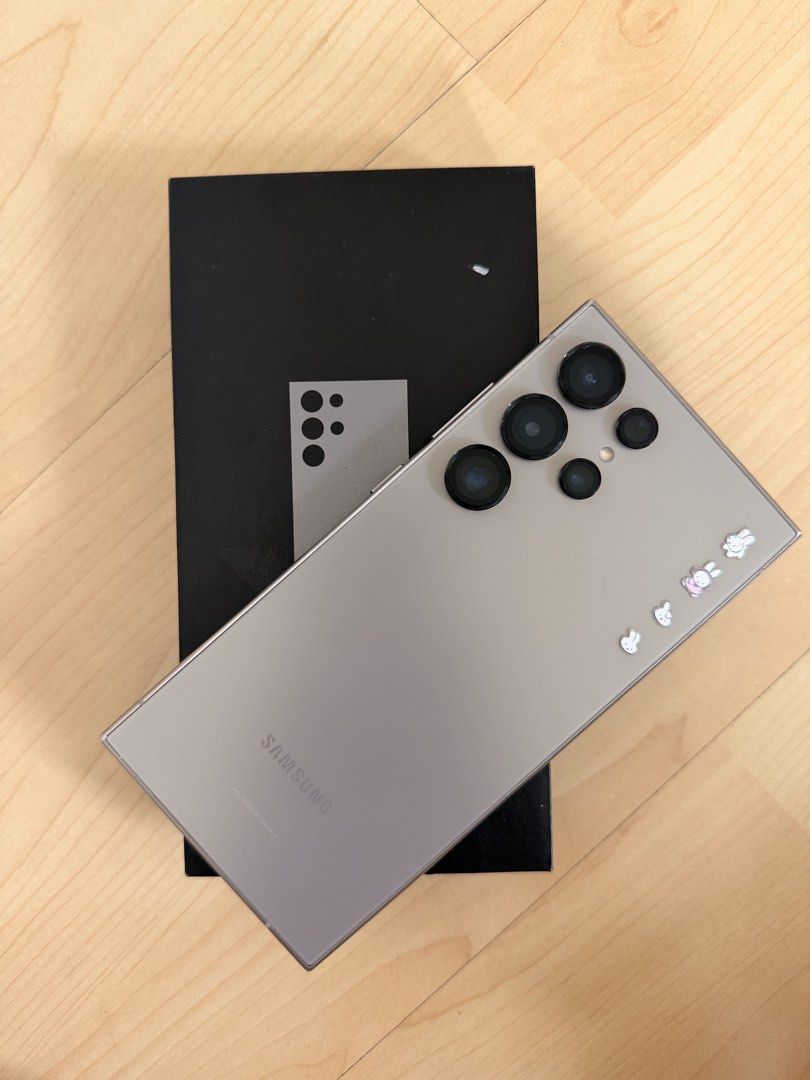 S24 Ultra 256 GB (Category: Samsung) located in Mandaluyong City. Submitted by thriftymeri (Listing ID 1468537541, Image 3). Description: S24 Ultra 256 GB Personal Use Lady Owned Good as New Super smooth Got this as a Globe Plan RFS: Phone Upgrade Slighty Negotiable.