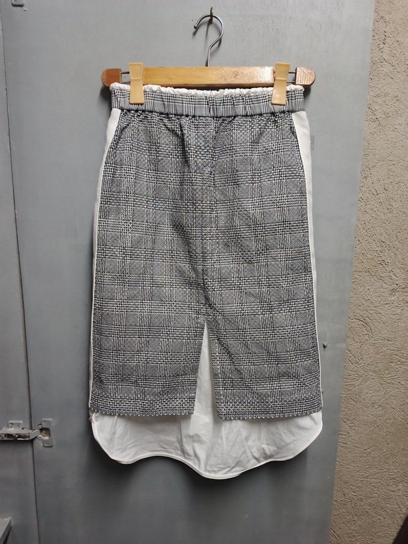SACAI (Category: Skirts) located in Dasmarinas. Submitted by jessputrages (Listing ID 1468669170, Image 3). Description: For sale Sacai Excellent condition No issue 2000 plus shipping fee Pm for more details.
