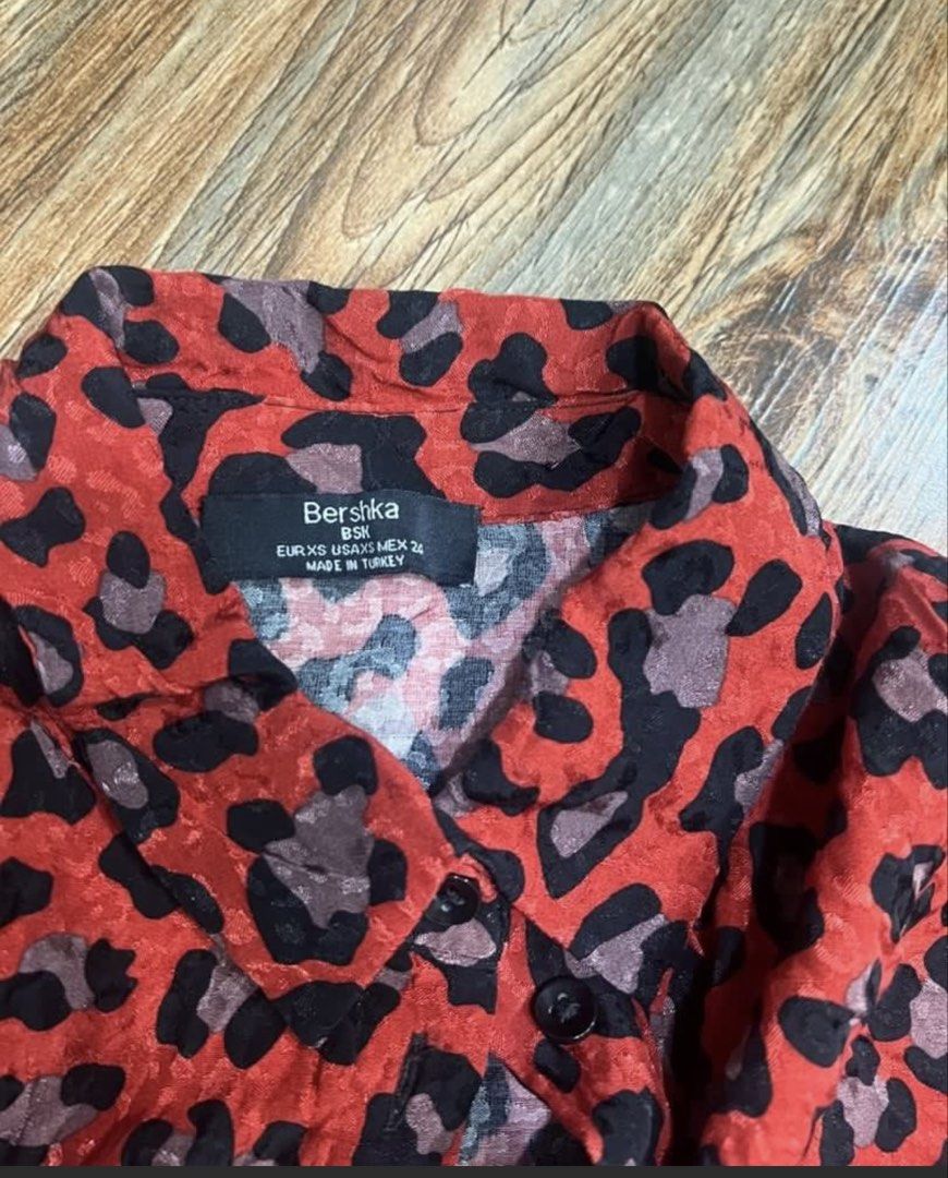 SALE‼️ BERSHKA Crop (Category: Shirts) located in San Jose del Monte. Submitted by senorita_wella (Listing ID 1468602833, Image 3). Description: .