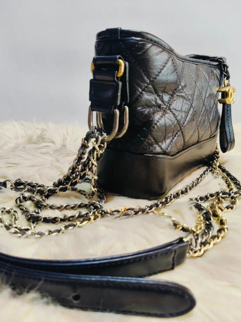 Sale! Chanel sling bag (Category: Shoulder Bags) located in Cabuyao City. Submitted by secondhand.shop.ph (Listing ID 1468527636, Image 3). Description: Sale❗️Sale❗️Sale❗️ ₱1,880 Chanel w/ holo sticker black Small 📌First to pay!.