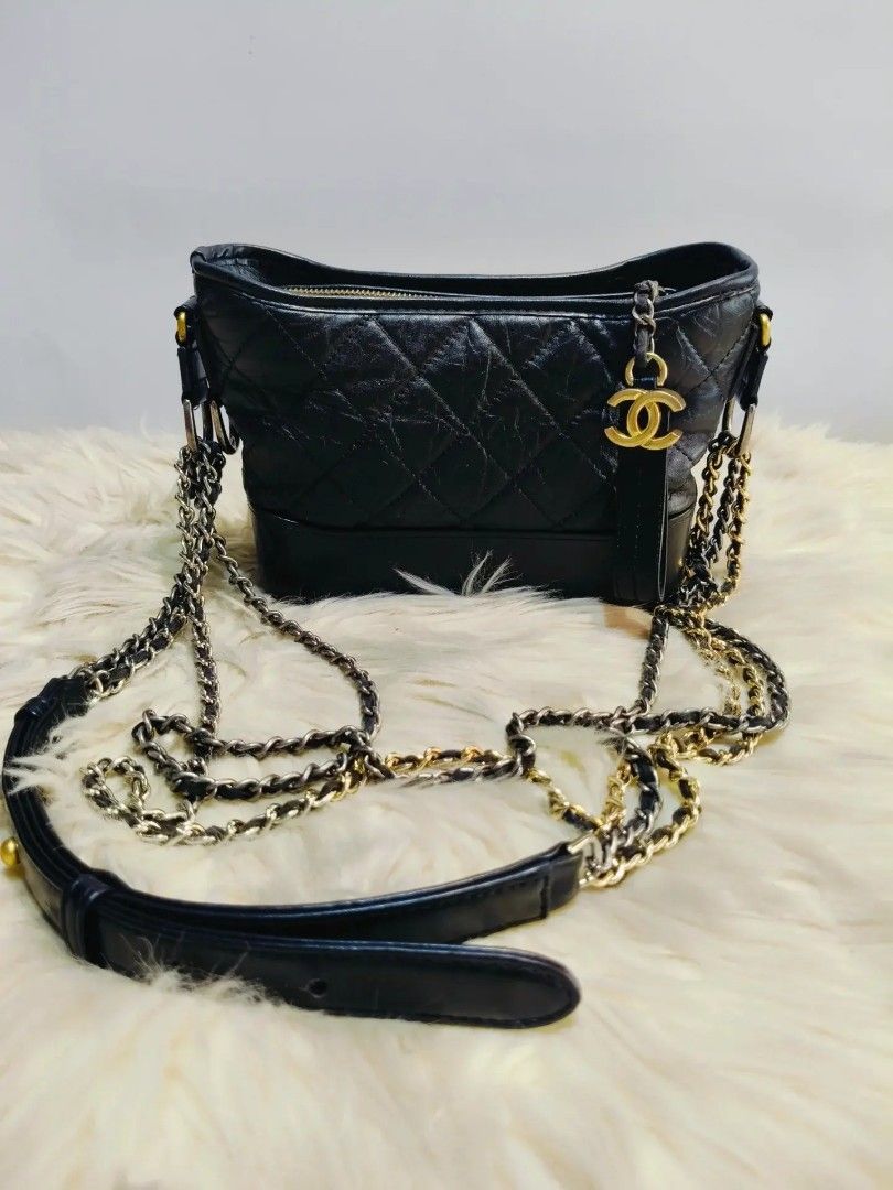 Sale! Chanel sling bag (Category: Shoulder Bags) located in Cabuyao City. Submitted by secondhand.shop.ph (Listing ID 1468527636, Image 1). Description: Sale❗️Sale❗️Sale❗️ ₱1,880 Chanel w/ holo sticker black Small 📌First to pay!.