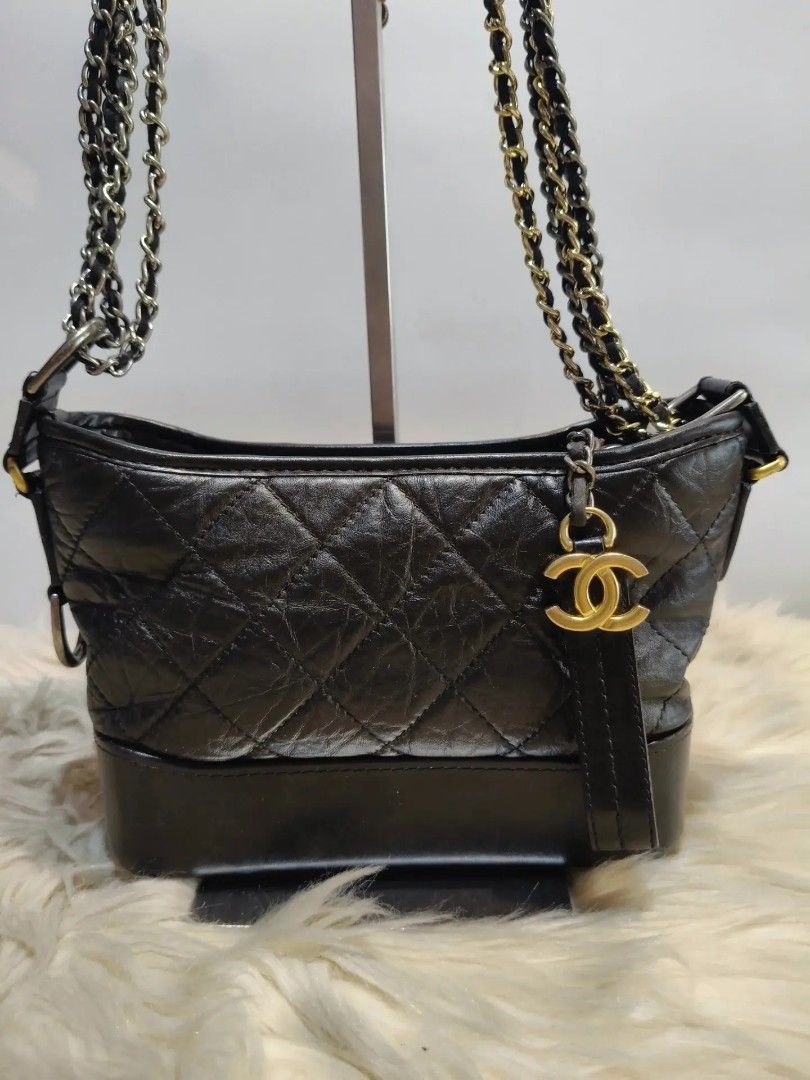 Sale! Chanel sling bag (Category: Shoulder Bags) located in Cabuyao City. Submitted by secondhand.shop.ph (Listing ID 1468527636, Image 2). Description: Sale❗️Sale❗️Sale❗️ ₱1,880 Chanel w/ holo sticker black Small 📌First to pay!.