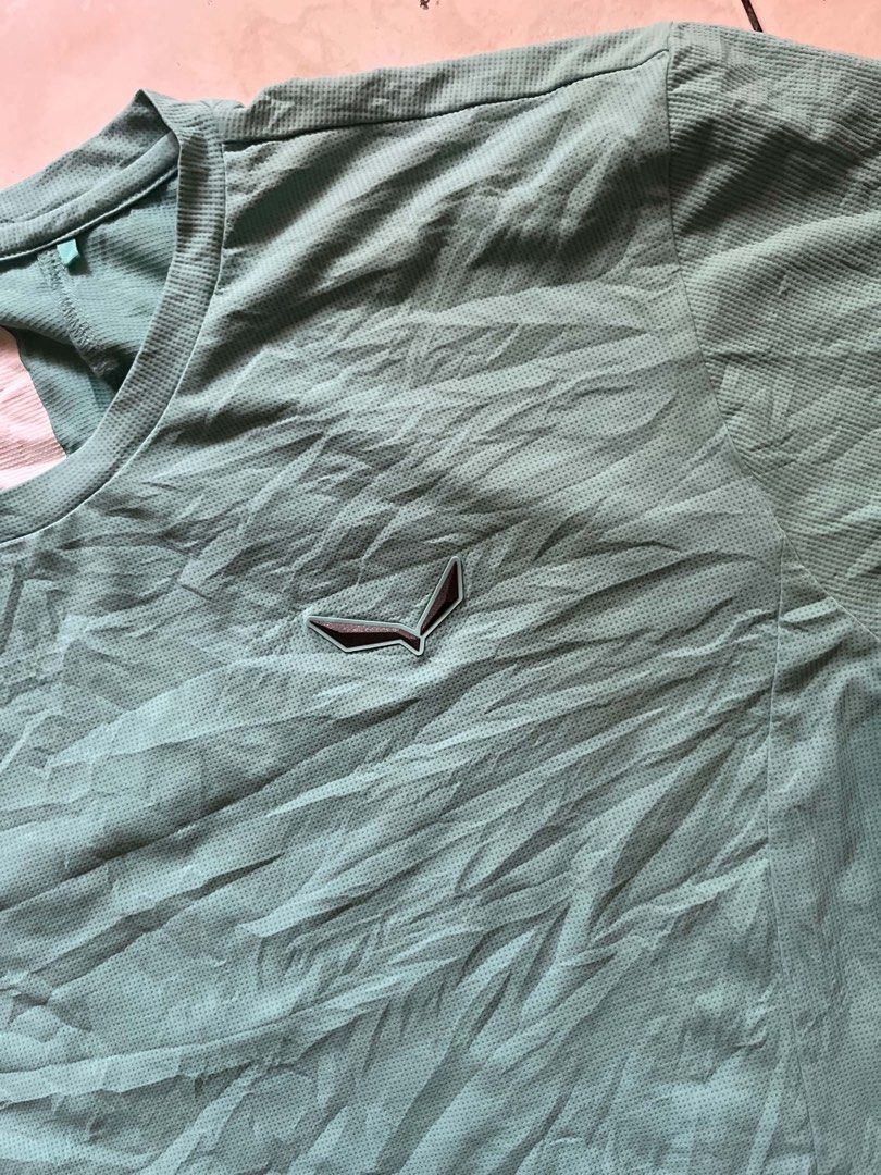 Salewa Quickdry Shirt Mens (Category: Activewear) located in Cagayan de Oro. Submitted by jonzda1 (Listing ID 1468543352, Image 2). Description: Salewa Quickdry Shirt Mens Dims: 21 Width x 28 Length Condition: Excellent Issue: None.