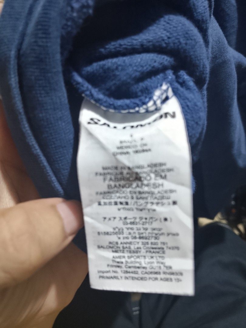 Salomon jacket (Category: Coats, Jackets and Outerwear) located in Surigao. Submitted by thrifttofinds (Listing ID 1468658882, Image 2). Description: no issue 9/10 color rate good condition.