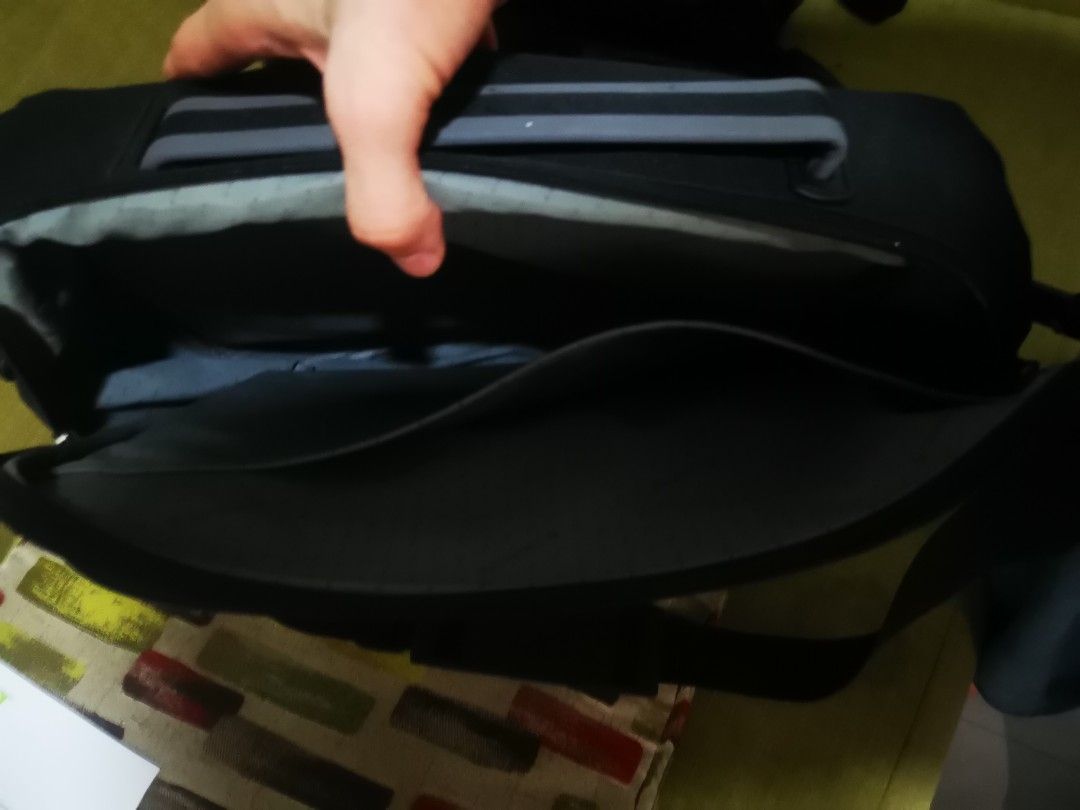 Samsonite Black laptop /Messenger Bag (Category: Sling Bags) located in Pasay City. Submitted by wizemindz138970 (Listing ID 1468593629, Image 2). Description: - Authentic black Samsonite messenger bag made with durable, high-quality fabric - Features a clear Samsonite logo on the front flap - Spacious main compartment with an internal divider pocket for documents or tech gadgets - Bottom equipped with 4 protective rubber feet to keep the base cl