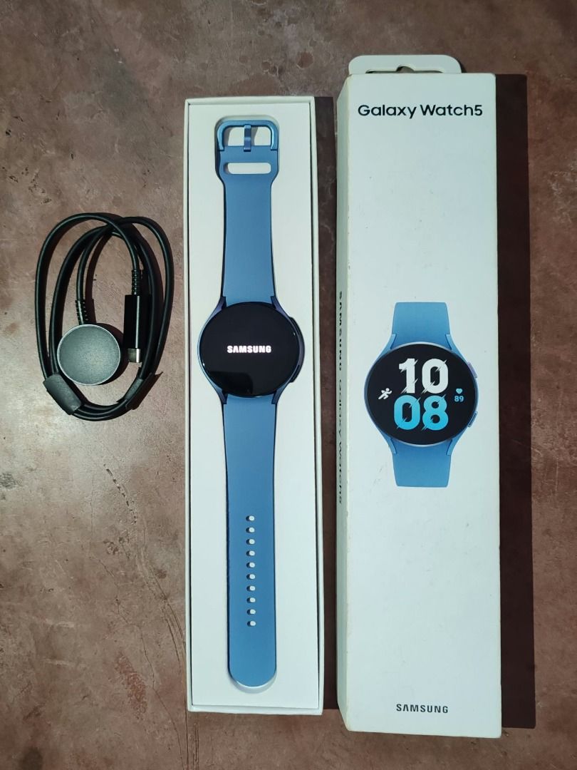 Samsung Galaxy Watch 5 44mm (Category: Wearables & Smart Watches) located in Caloocan City. Submitted by rxsales (Listing ID 1468600002, Image 1). Description: 44mm Version 1.4-inch Super AMOLED (450 x 450 pixels) Weighs 33.5g Dimensions of 43.3 x 44.4 x 9.8 mm 410mAh battery NEGOTIABLE FROM THE LISTED PRICE NOTE: Clean unit No scratches Complete with box, charger, and manuals/papers Well-maintained and in excellent condition.