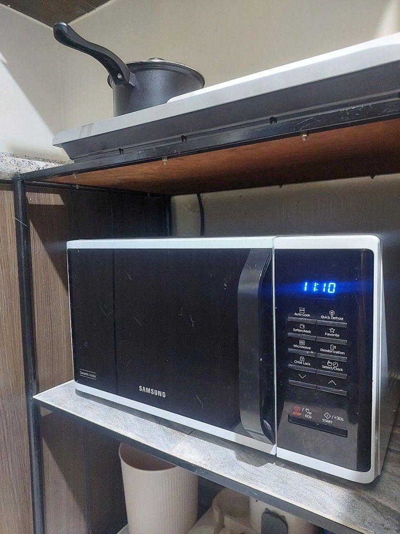 Samsung Microwave Oven Ceramic Inside (Category: Ovens & Toasters) located in Pasay City. Submitted by hellophilippines (Listing ID 1468677941, Image 1). Description: - Brand: Samsung microwave oven - Condition: Powers on and functions normally, very clean interior - Interior: Ceramic inside cavity with glass turntable plate - Controls: Digital control panel with multiple cooking options, quick defrost, and LED display - Design: Sleek black glass