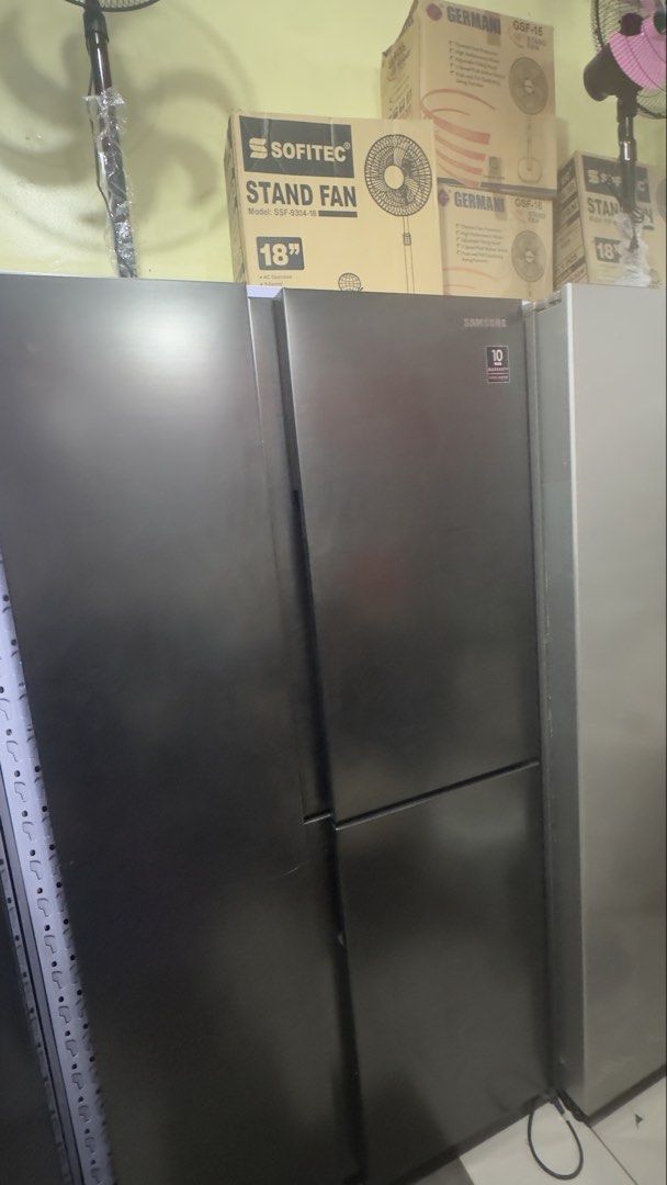 Samsung ref (Category: Refrigerators and Freezers) located in Manila. Submitted by ivyfv04 (Listing ID 1468636760, Image 1). Description: Samsung inverter ref Like new No issue Las piñas loc .