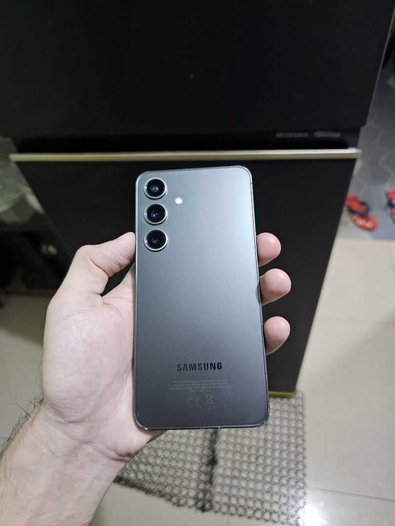 Samsung S24 Rush Sale ‼️ (Category: Samsung) located in Cavite. Submitted by rainramos006 (Listing ID 1465509973, Image 1). Description: Sale or Swap Samsung S24 Onyx Black • 128Gb •Dualsim / Openline •No History of repair ❌️ •In Good Condition •All buttons are crips •Used as backup phone only Honest Issue: Scratches on screen & dents but still in Good Condition, need lang tempered glass at case. Unit & Case only 📌 Trece Area only, Pass sa malay