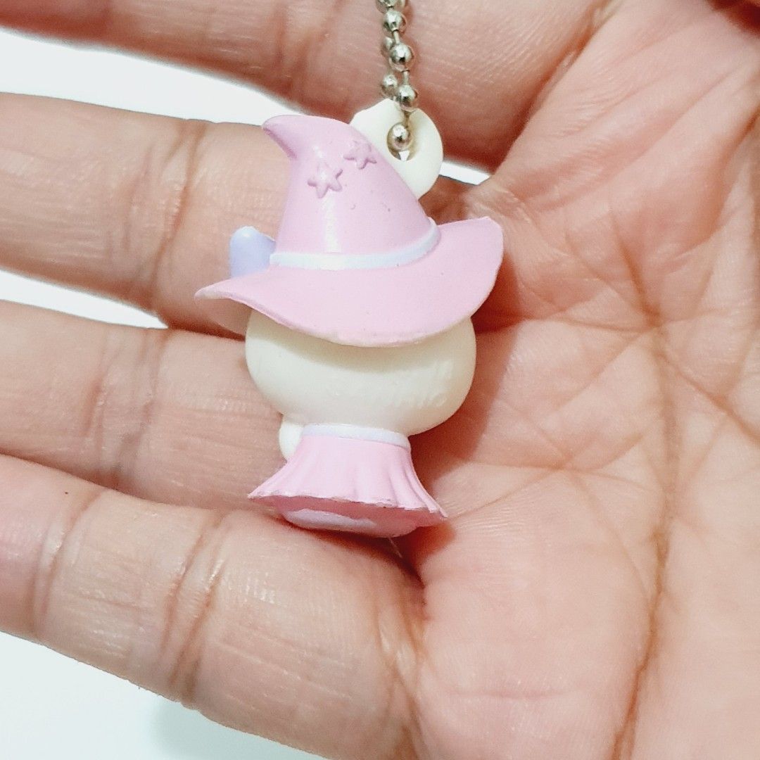 Sanrio Hello Kitty Witch Bathbomb Mascot Figure Keychain (Category: Character Goods) located in Taytay. Submitted by kyo.mono (Listing ID 1468566519, Image 2). Description: 💟Follow us on IG: kyo.mono for faster replies TikTok: kyo.mono_ for videos and review Good as new Auth from Japan Actual photo posted.
