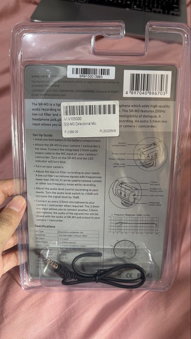 Saramonic SR-M3 Lightweight Directional Condenser Microphone (Category: Microphones) located in San Simon. Submitted by cece.sng (Listing ID 1468568341, Image 2). Description: - Brand new & sealed in original packaging - Directional condenser microphone for DSLRs and camcorders - Built-in low-cut filter and +10dB audio gain switch - Features extra 3.5mm mic input and headphone monitor jack - Includes foam windscreen - Runs on 1 AAA battery.