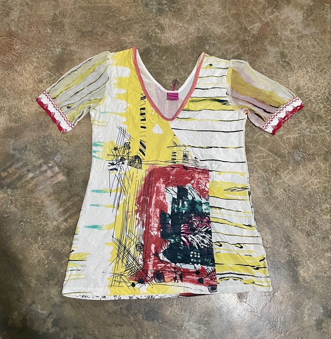 Save the queen blouse (Category: Blouses) located in Davao. Submitted by mj_designervintagecurator (Listing ID 1468628251, Image 2). Description: 📌In good condition 📌best fit med to large 📌shoulder 14- bust 36- armpit 15- length 26 inches.