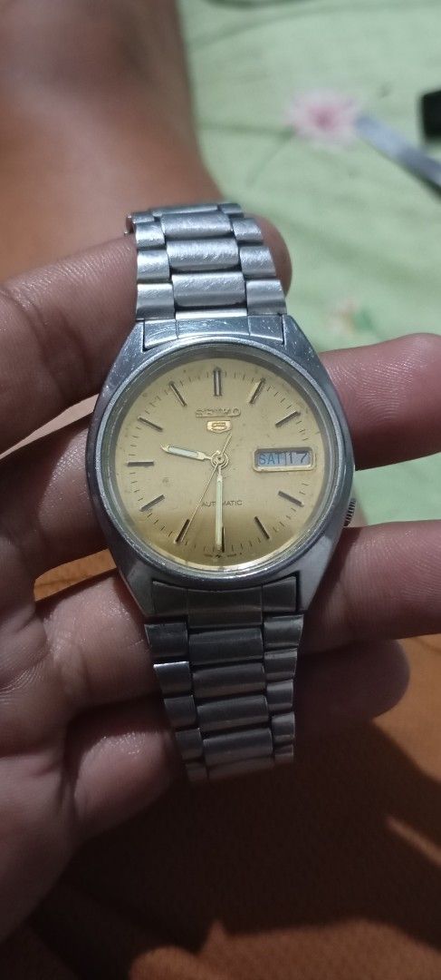 Seiko 5 Automatic Vintage Watch 7009-876A (Category: Men's Watches) located in Manila. Submitted by jhonevanma58082 (Listing ID 1468642545, Image 1). Description: - Brand: Seiko 5 Automatic - Dial: Champagne gold with day-date function at 3 o'clock - Case & Bracelet: Silver-tone metal with matching steel bracelet - Reference: Serial #474074, Movement Ref. 7009-876A - Condition: Noticeable wear on crystal, case, and bracelet from regular use - Fun